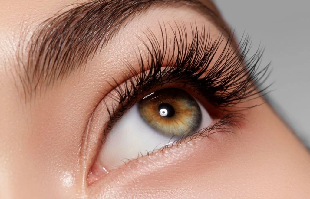 Secretos para unas Pestañas Deslumbrantes: Tres Consejos para su&nbsp;Cuidado